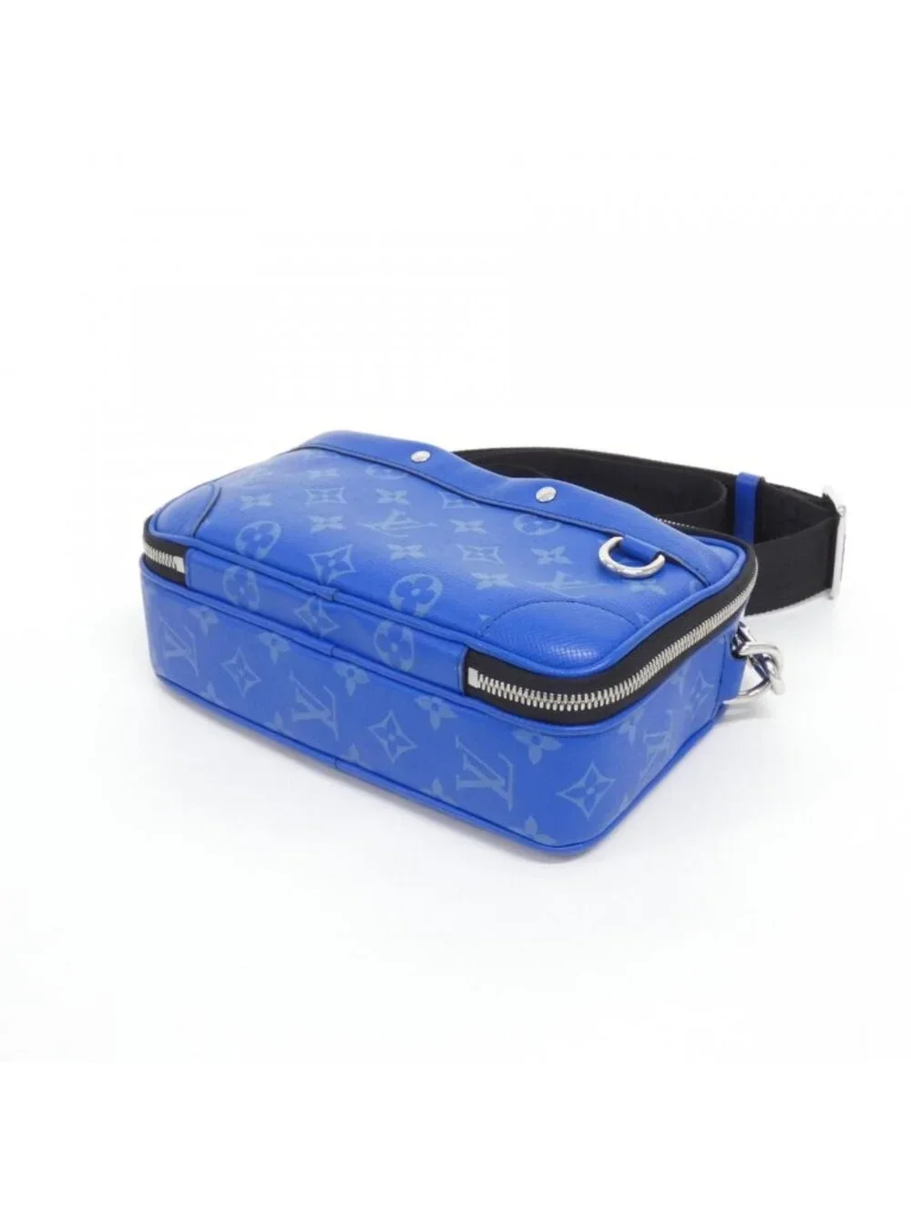 Louis Vuitton Taiga Llama Alpha Messenger Shoulder